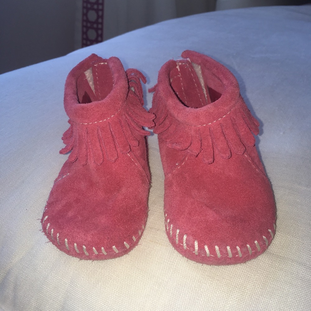 Minnetonka Infant fringe booties